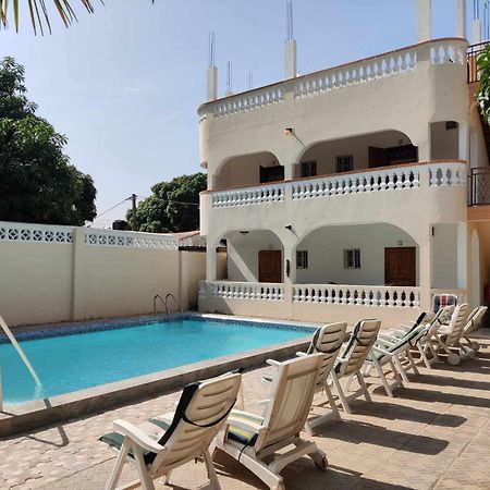 Dabo House Hotel Brufut Ngoại thất bức ảnh