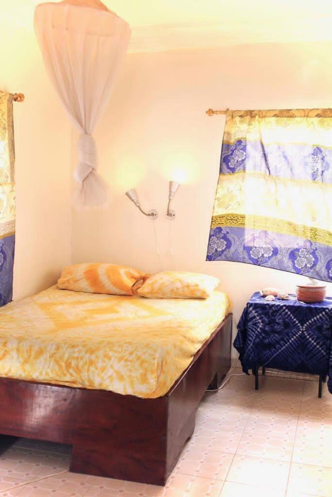 Dabo House Hotel Brufut Ngoại thất bức ảnh