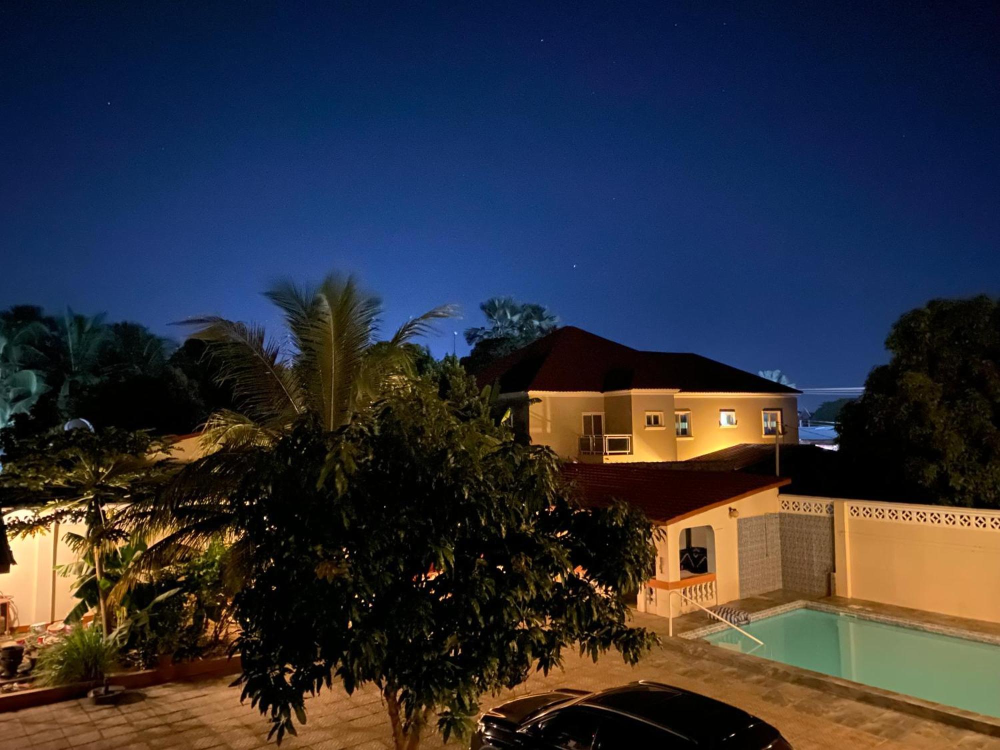 Dabo House Hotel Brufut Ngoại thất bức ảnh