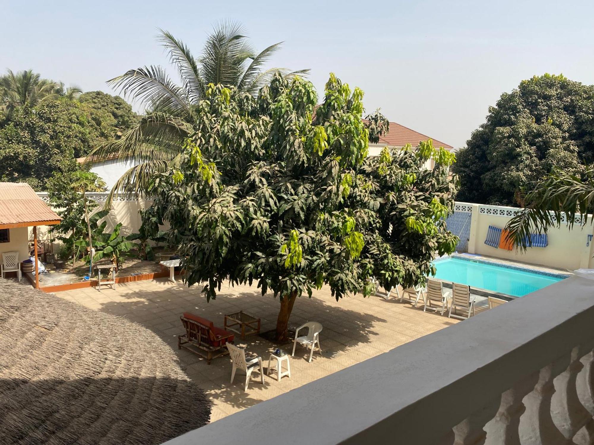 Dabo House Hotel Brufut Ngoại thất bức ảnh