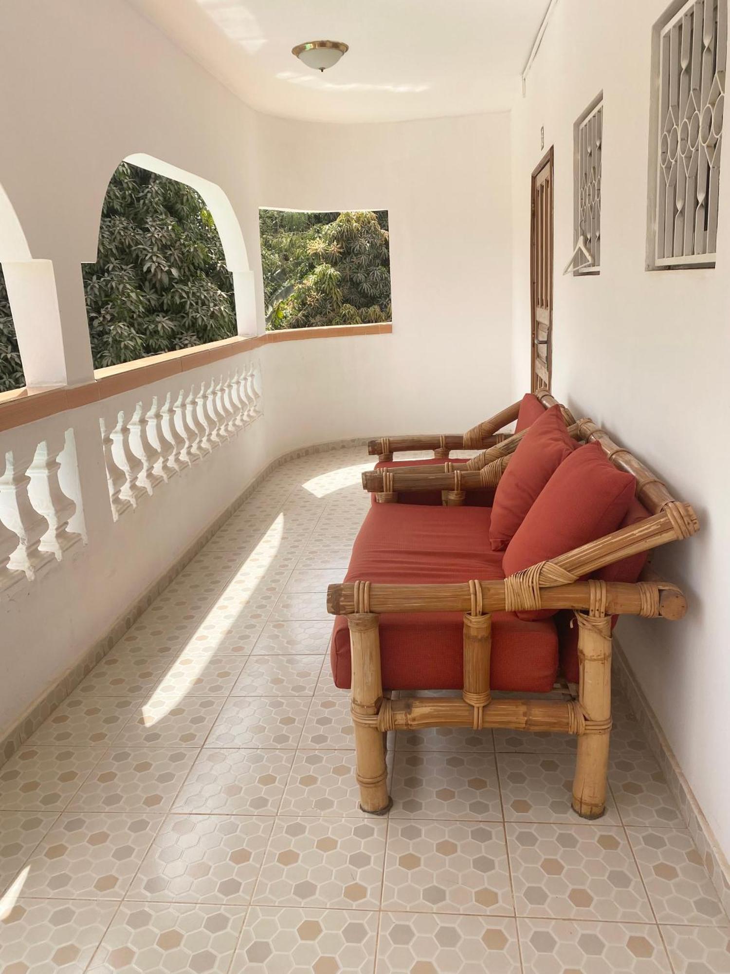 Dabo House Hotel Brufut Ngoại thất bức ảnh