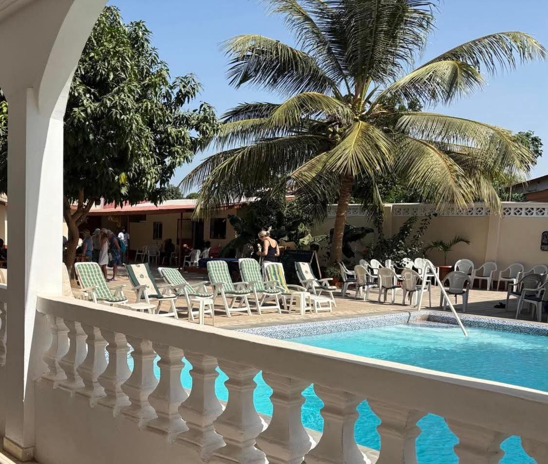 Dabo House Hotel Brufut Ngoại thất bức ảnh