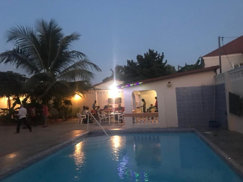 Dabo House Hotel Brufut Ngoại thất bức ảnh