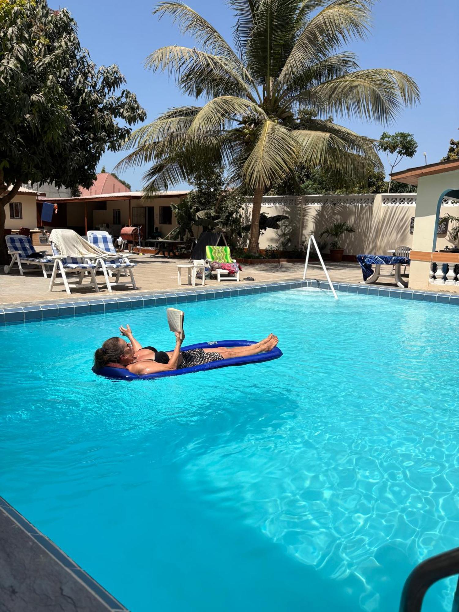Dabo House Hotel Brufut Ngoại thất bức ảnh