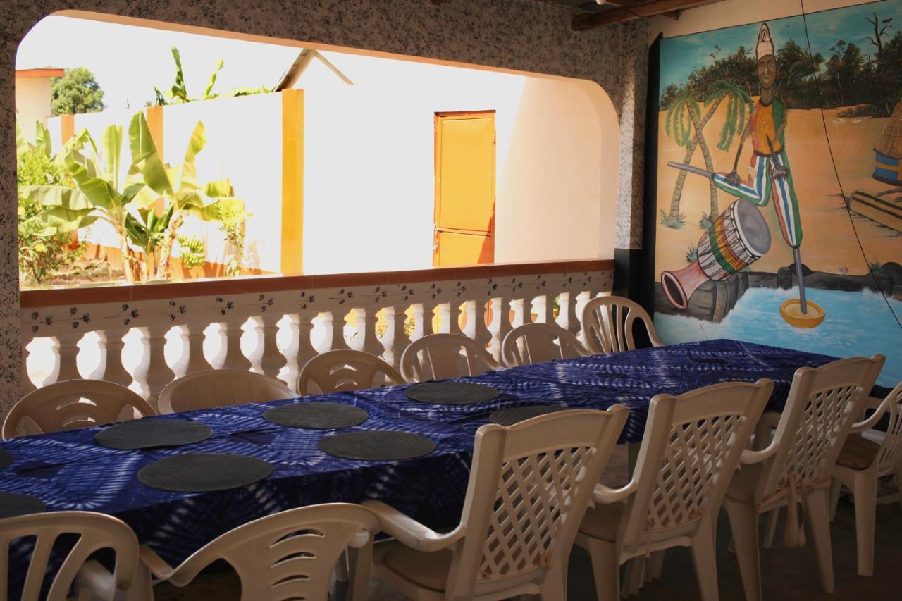 Dabo House Hotel Brufut Ngoại thất bức ảnh