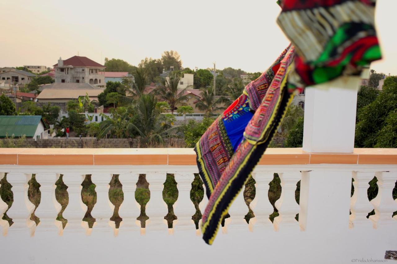 Dabo House Hotel Brufut Ngoại thất bức ảnh